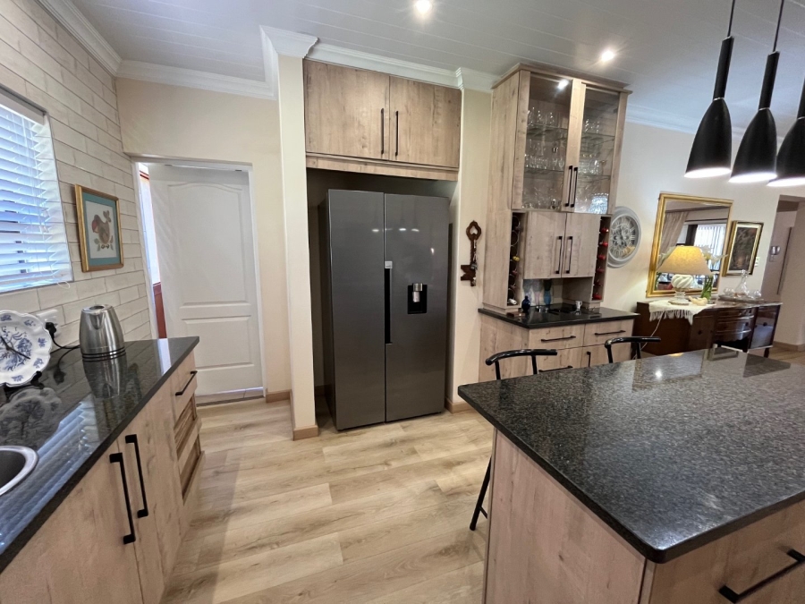 3 Bedroom Property for Sale in Outeniqua Strand Western Cape